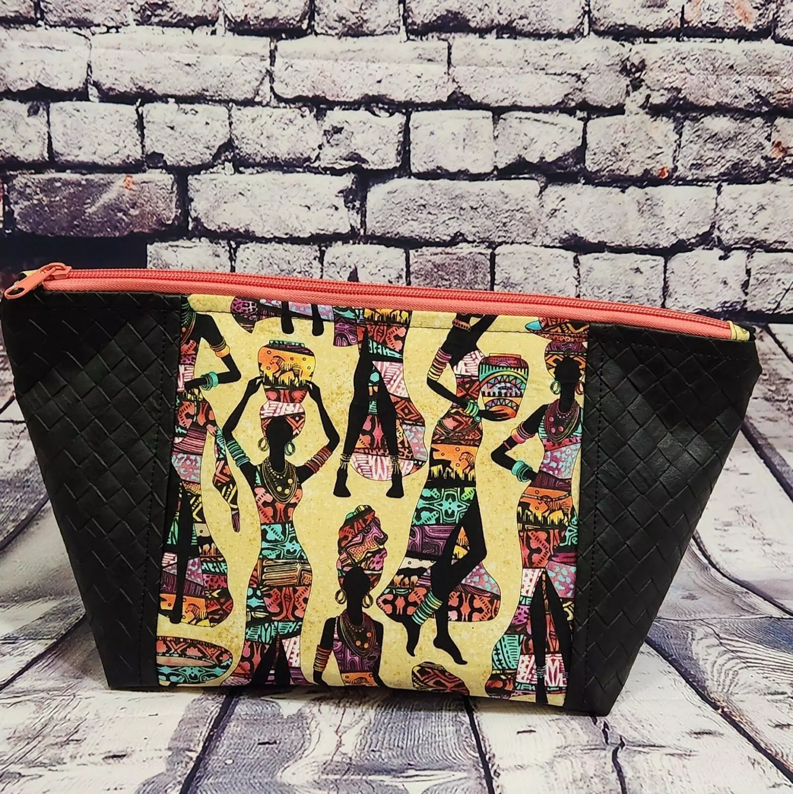 PEEK-A-BOO BAG: LUO WOMEN VIBRANT  COLORS: BLACK & CREAM SHADE LINING W/ CORAL ZIPPER WITH BASKETWEAVE VINYL