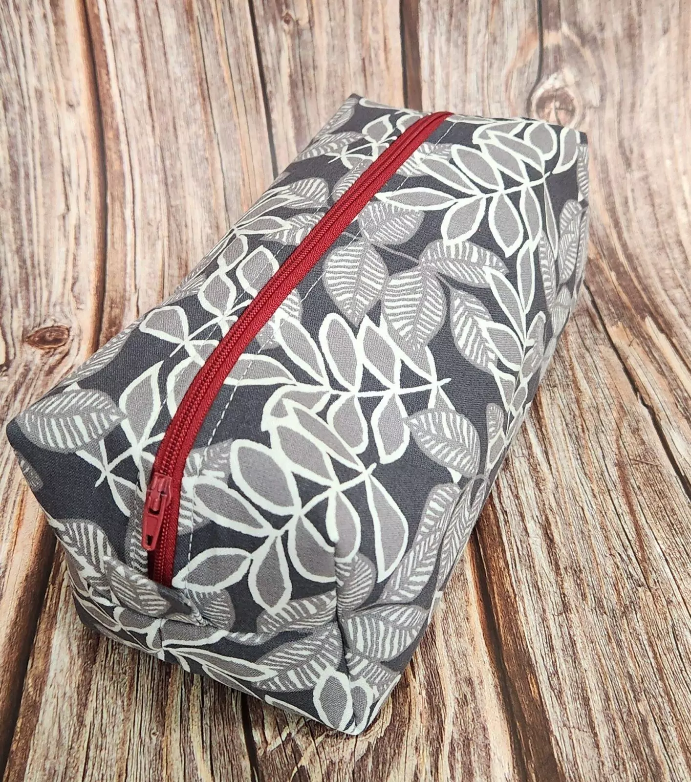 MEDIUM BOXY POUCH: Grey Petals - Bright Blue Lining With Burgundy Zipper
