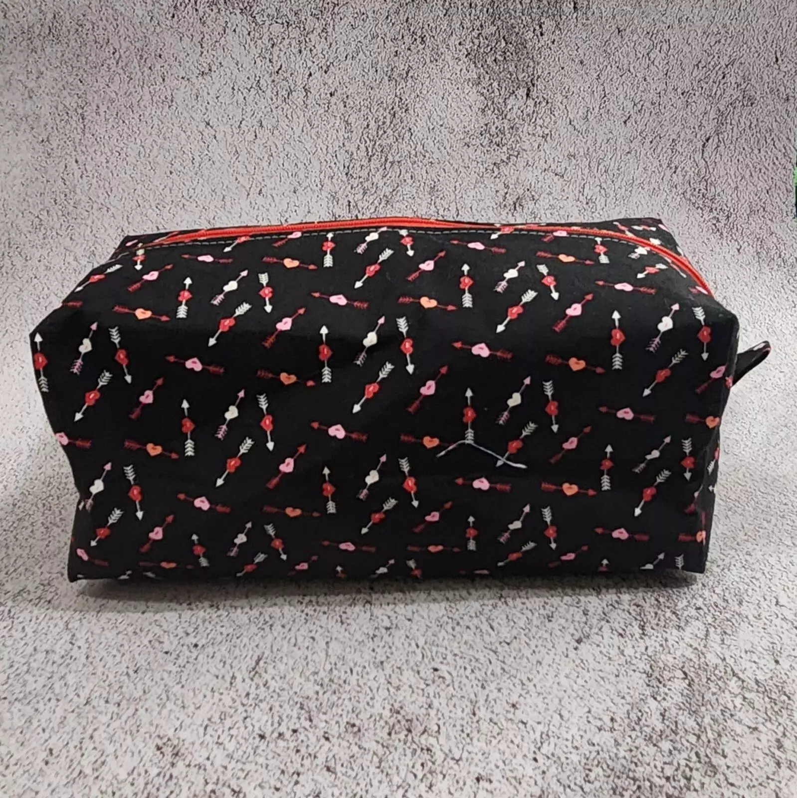 ​LARGE BOXY POUCH: Tossed Hearts & Arrows - Red Lining With Red Zipper