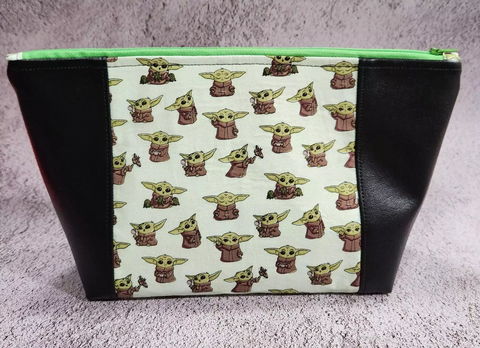 PEEK-A-BOO BAG: Baby Yoda - Sparkled Green Lining Green Zipper