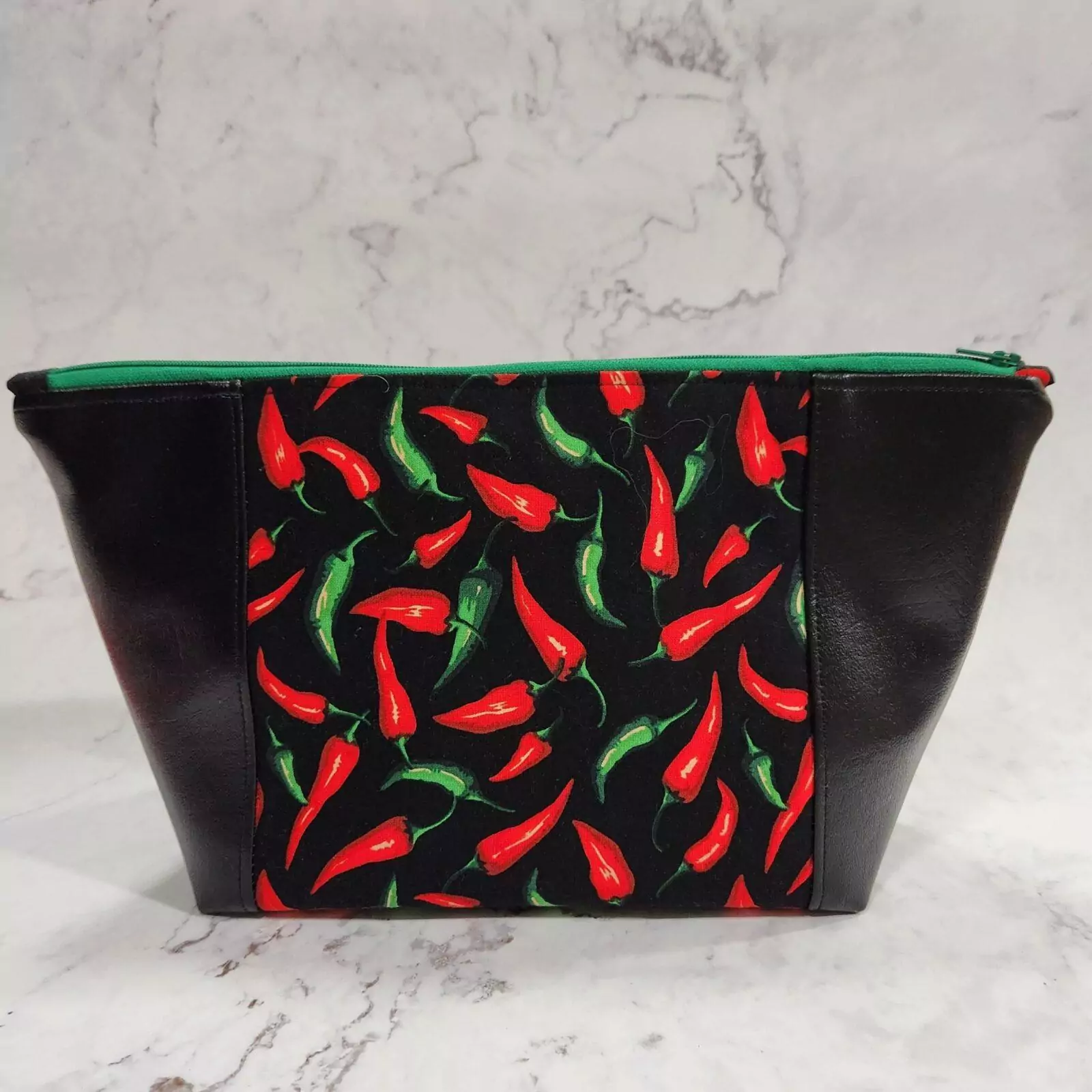 PEEK-A-BOO BAG: My Sweet Chilly Peppers - Black Lining Green Zipper