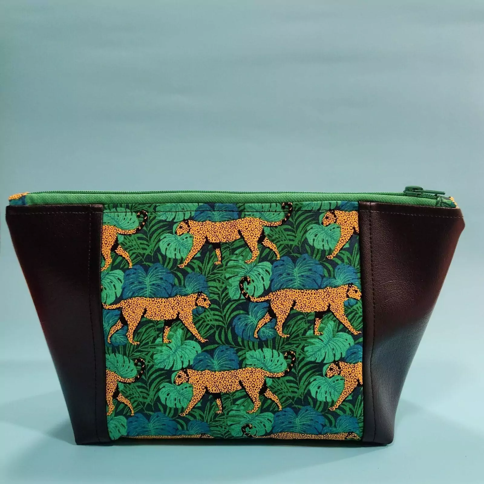 PEEK-A-BOO BAG: Queen Of The Jungle - Gold Swirl Lining Green Zipper