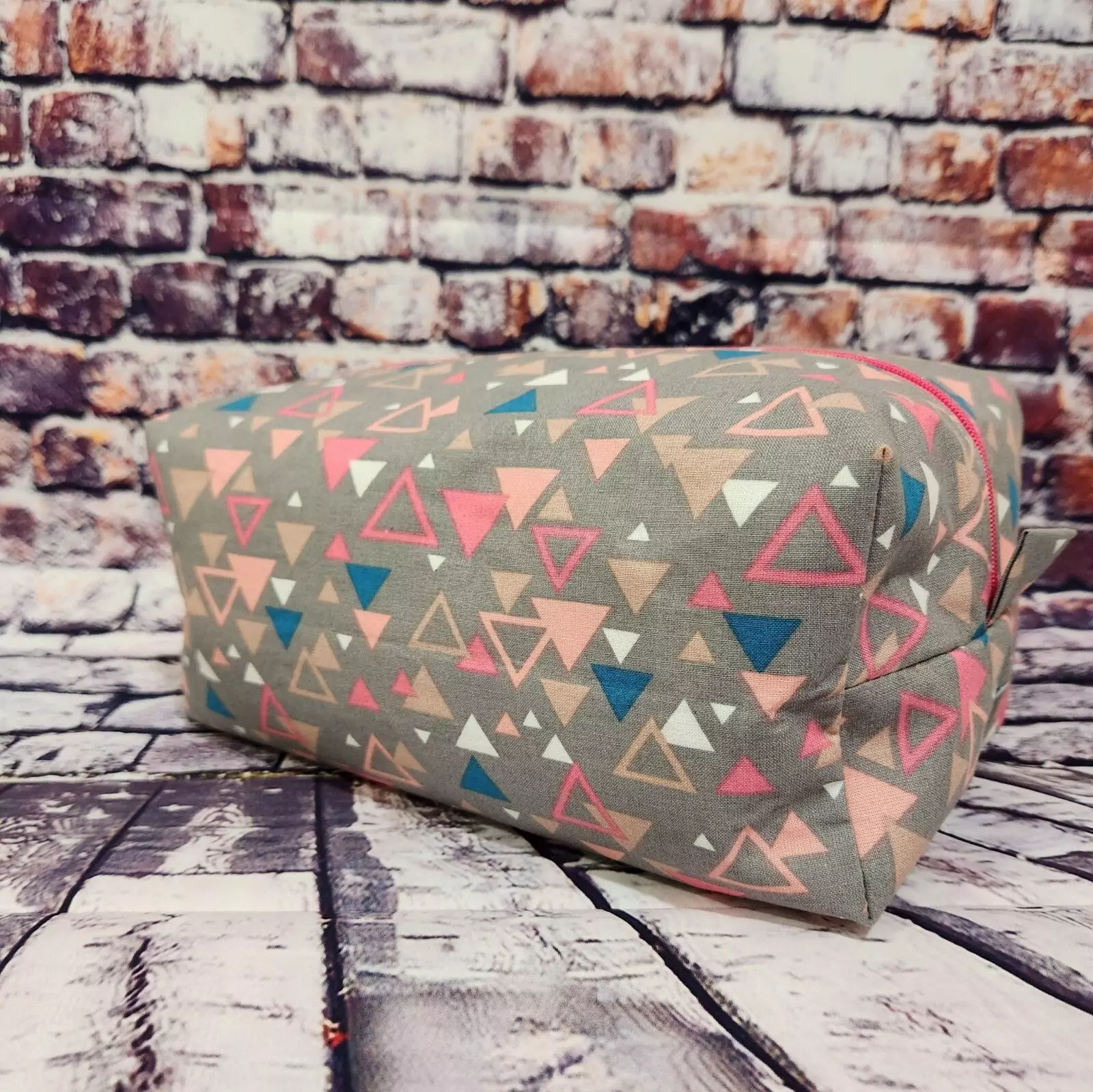 LARGE BOXY POUCH: Triangles Pink/ Turquoise - Turquoise Lining  With Pink Zipper.