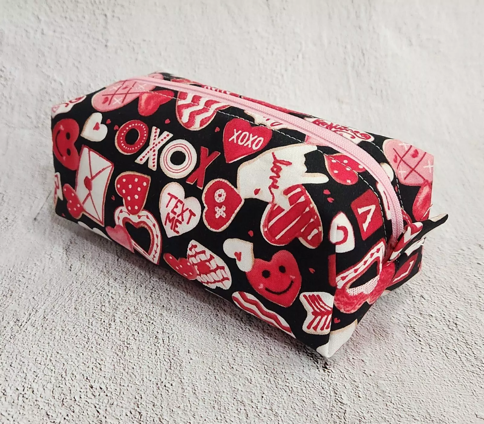 SMALL BOXY POUCH: X's & O's: Pink Lining with White Poke A Dots - White Zipper